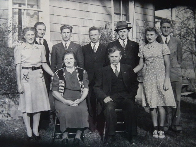 Loretta’s mother Vicki (left) with her Polish family (family name Mierek) at the Westernville, NY farm. Photographer and date unknown. Courtesy of Loretta Lepkowski. 