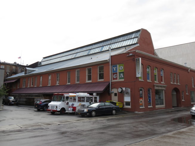 The back entrance to the Paddock Arcade. Photo by Camilla Ammirati, 2017.